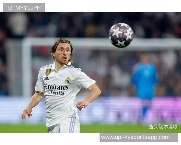 晚邮报揭秘莫德里奇在圣西罗的私人包厢招待亲友的奢华生活 晚邮报揭秘莫德里奇在圣西罗的私人包厢招待亲友的奢华生活