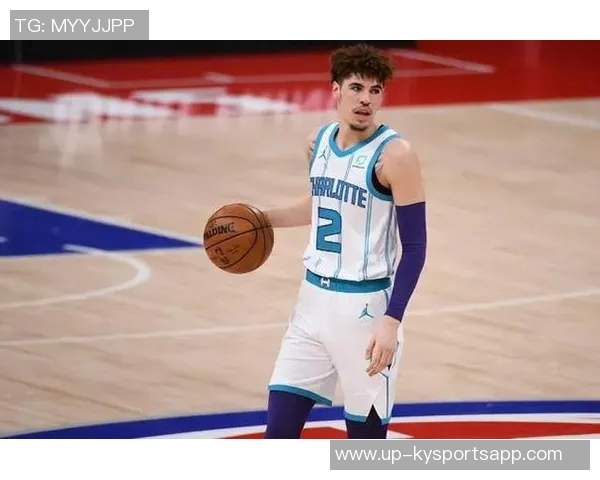 拉梅洛鲍尔表现失常21投仅5中难救球队三分球命中率低迷失误频繁 拉梅洛鲍尔表现失常21投仅5中难救球队三分球命中率低迷失误频繁